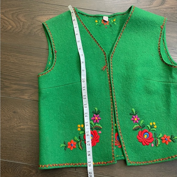 Vintage Hungary handmade embroidered floral vest small - Picture 9 of 11